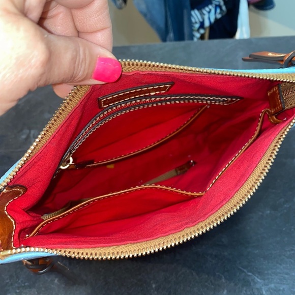 Dooney and Bourke purse. Excellent condition! - Picture 3 of 4